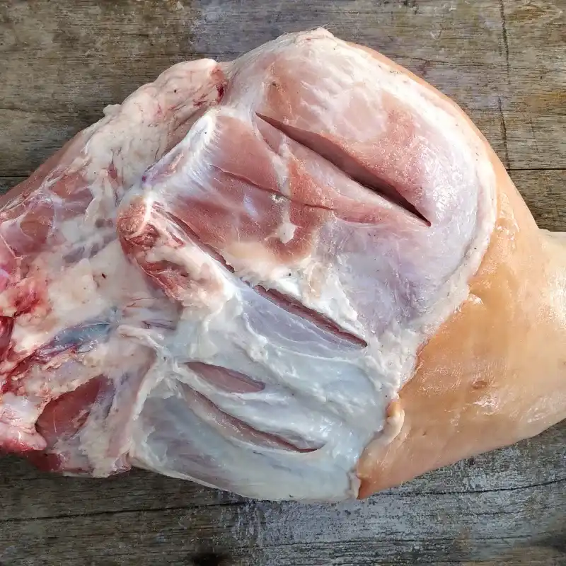 Pernil Asado (e/ 14 y 15 lbs en crudo )