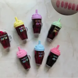 Tinta de labios en forma de refresco