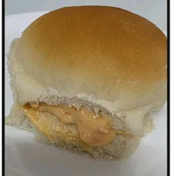 Pan con pasta