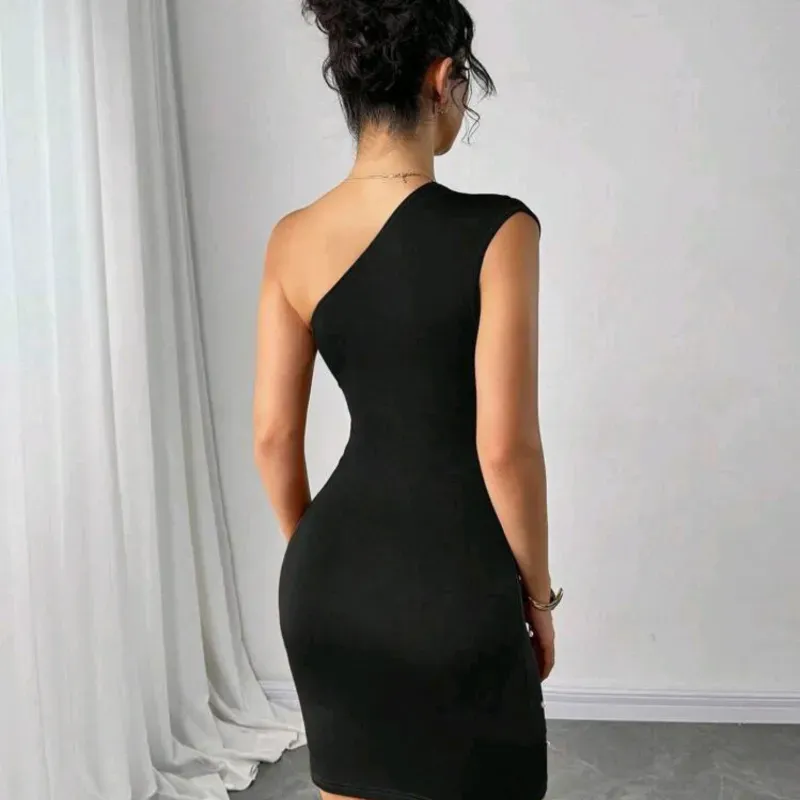 VESTIDO PARA MUJER	NEGRO MINI AJUSTADO UN SOLO HOMBRO CON PERLAS