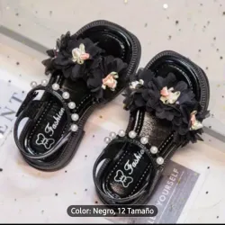 SANDALIA NIÑA	NEGRA FLORECITAS PERLAS 19075