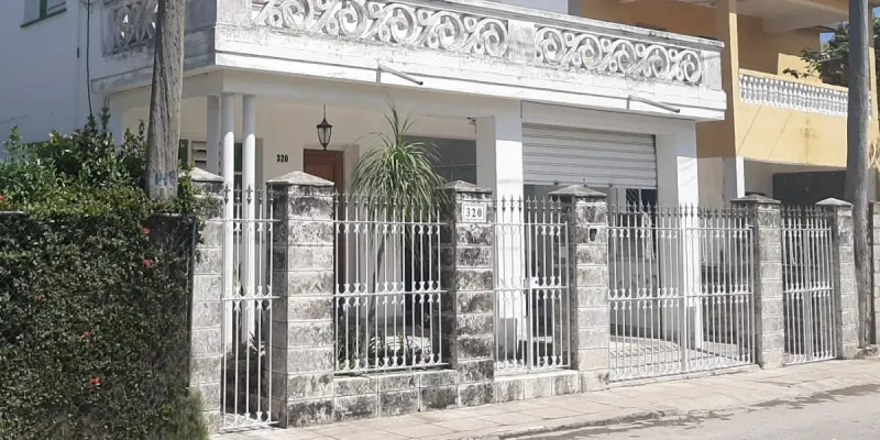 Biplanta en Jaimanitas cerca de la costa 