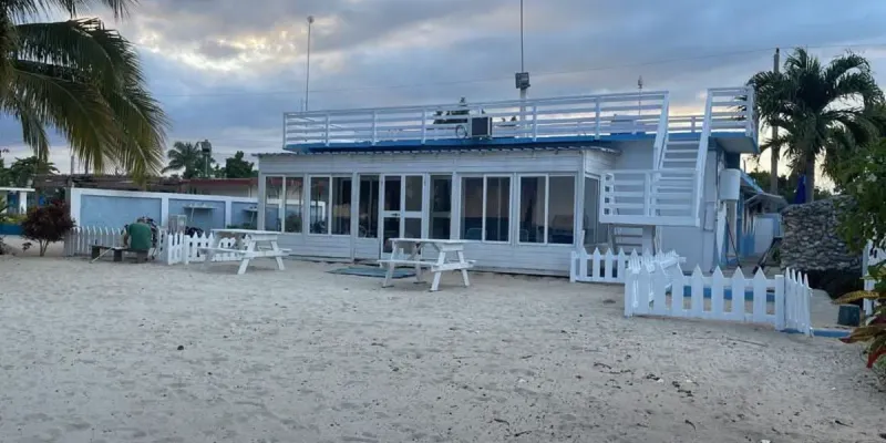 Venta de casa en primera línea 