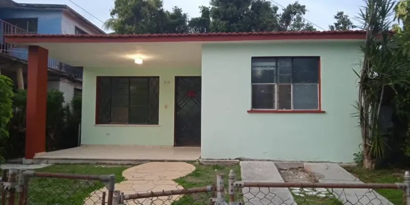 Venta de casa independiente en Víbora park
