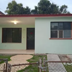 Venta de casa independiente en Víbora park