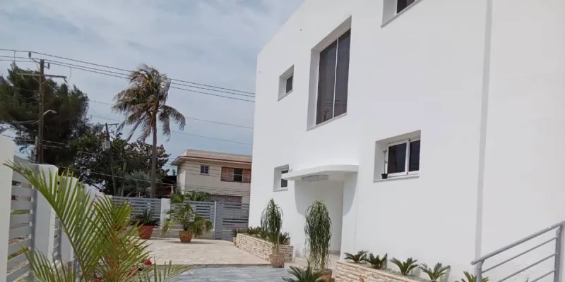 Venta de mansion en Miramar por 1era( por ahora esta alquilada )