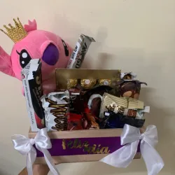 Caja con peluche