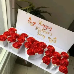 Caja de flores con letras