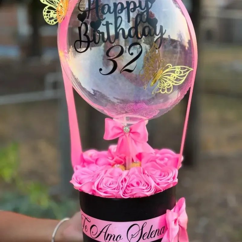 Caja de regalo con globos butbujas