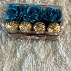 Adorno ferrero 