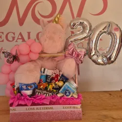 Caja con peluche de unicornio 