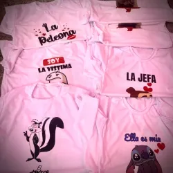 Pareja de pulover blancos diseños predeterminados