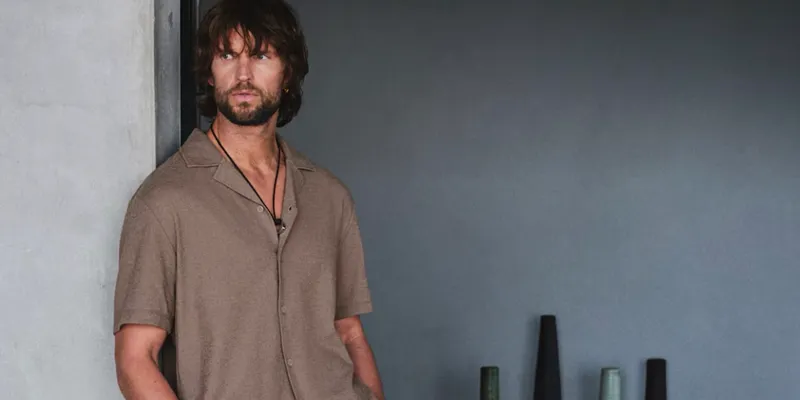 Camisa beige oscuro