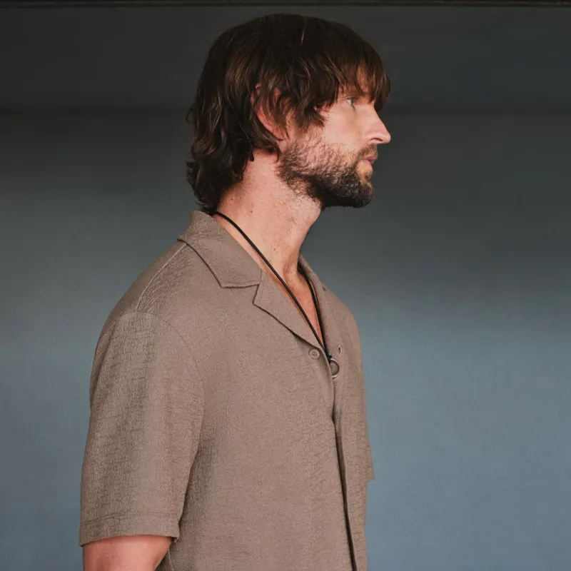 Camisa beige oscuro