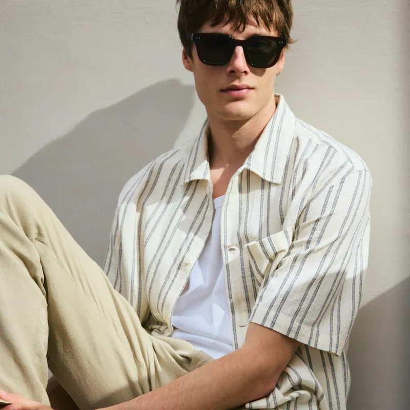 Camisa de rayas claras