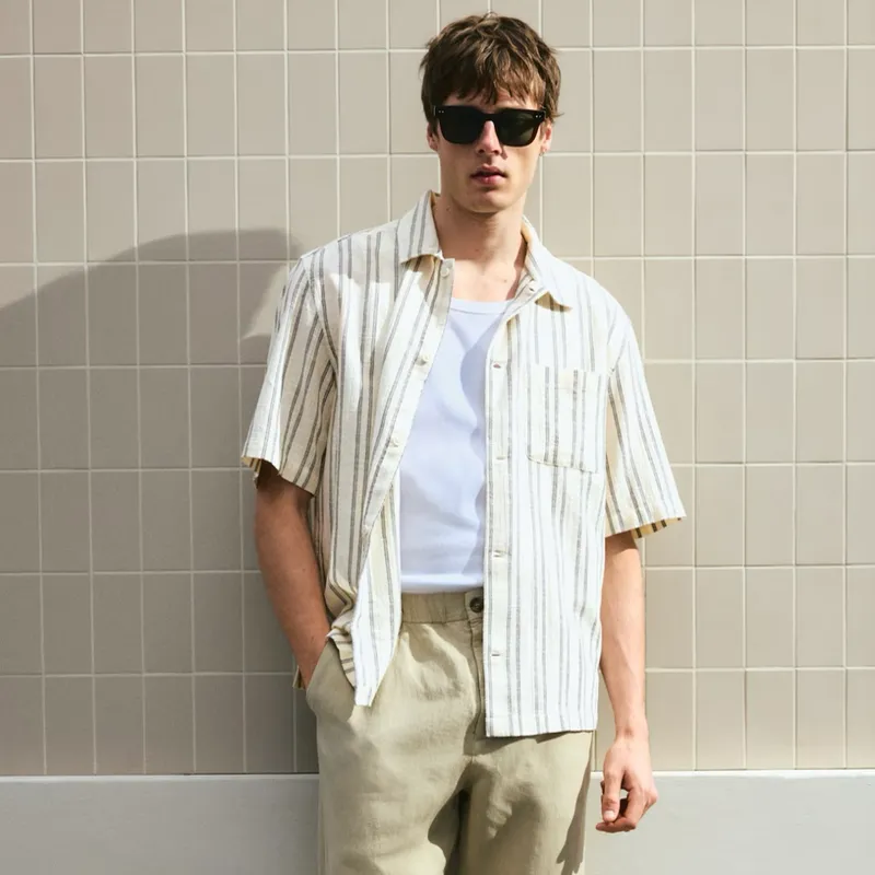 Camisa de rayas claras