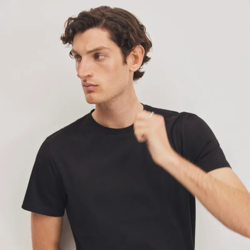 Pullover negro ajustado