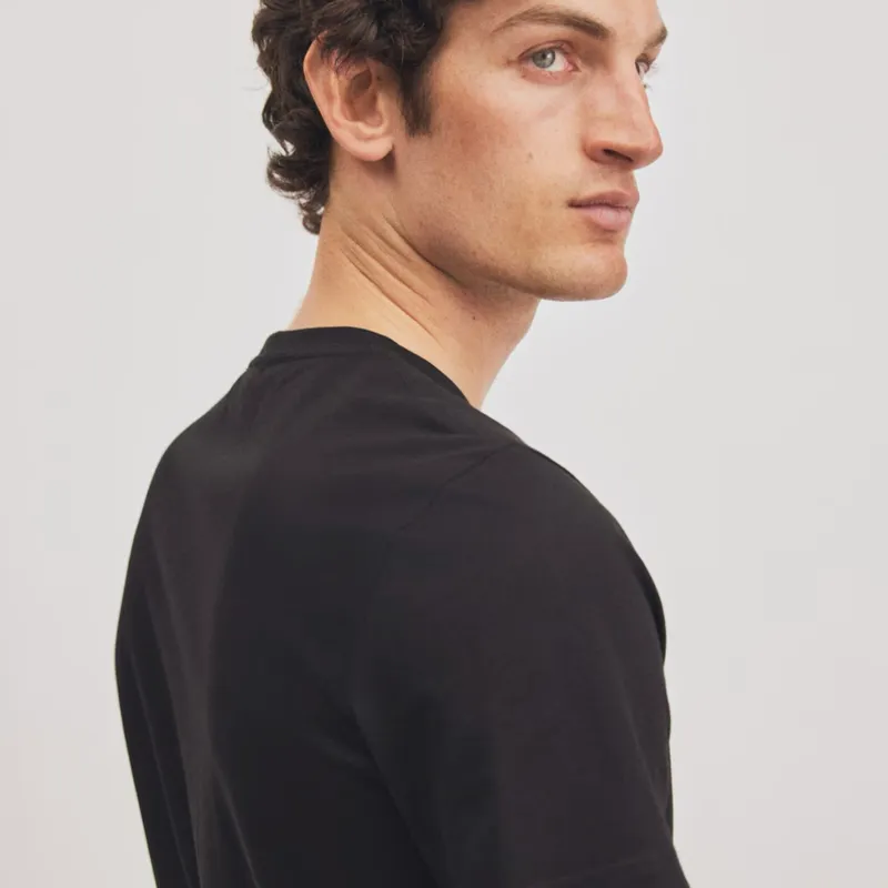 Pullover negro ajustado