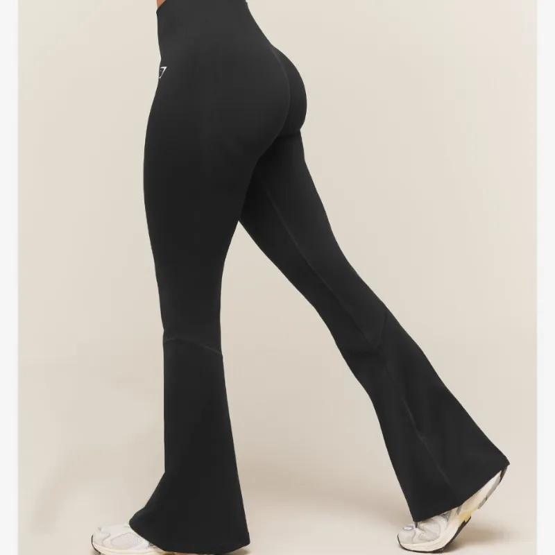 Everyday Seamless Flared Leggings