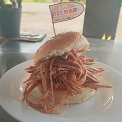 Pan con lechón LY