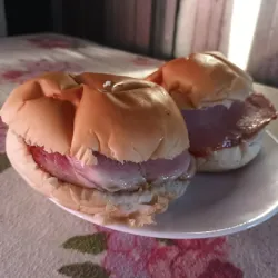 Pan con Pierna de Cerdo Ahumada