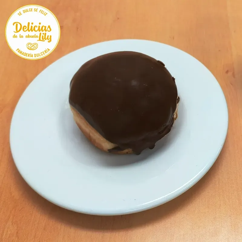 Bola de Berlín con relleno de crema de chocolate