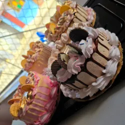 Cake 15 cm de crema manteq. De  dulce de leche condensada 