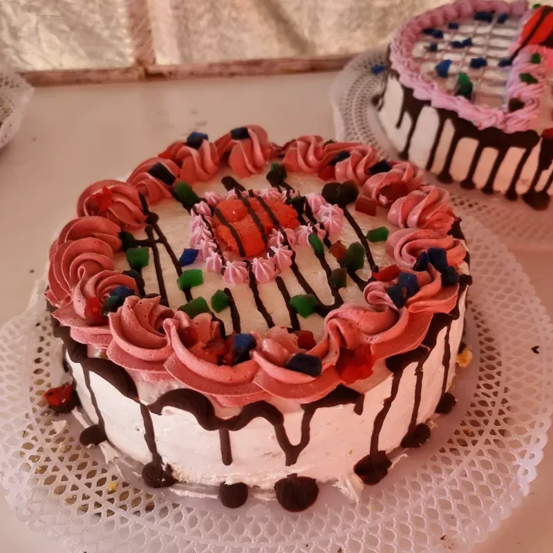 Cake de 20 cm. Relleno de mousse + chocolate con almendras 