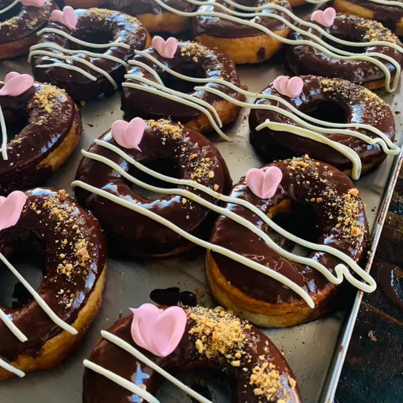 Rosquillas de cobertura de chocolate 