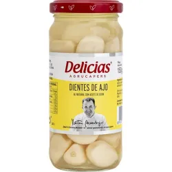 Dientes de ajo pelados.