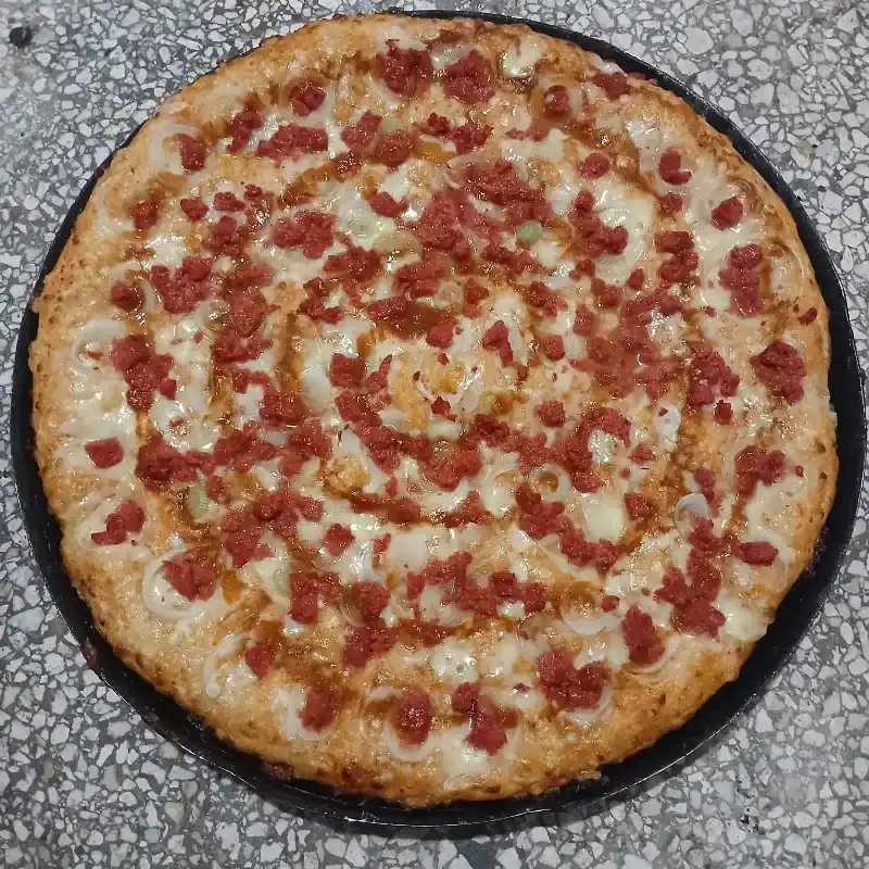 Pizza familiar redonda de chorizo