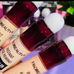 Corrector de ojeras con esponjita