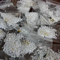 Flor de resina blanca 