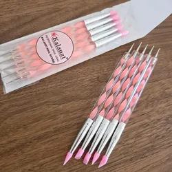 Pincel puntero y silicona