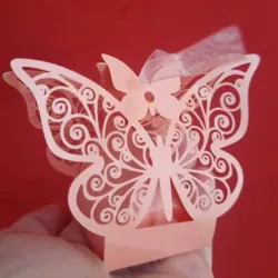 Centro de mesa troquelado mariposa rosada