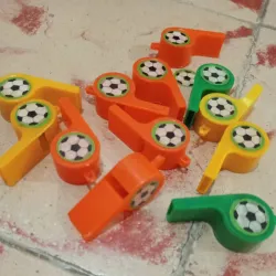 Pitos con diseño de pelota de fútbol
