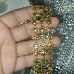 Cinta plástica dorada flores 1mx