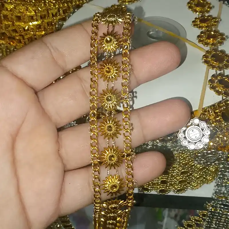 Cinta plástica dorada soles 1mx