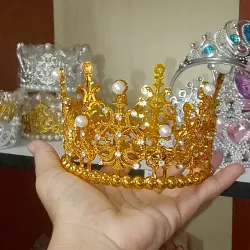 Corona grande dorada plástico 