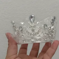 Corona mediana metálica plata