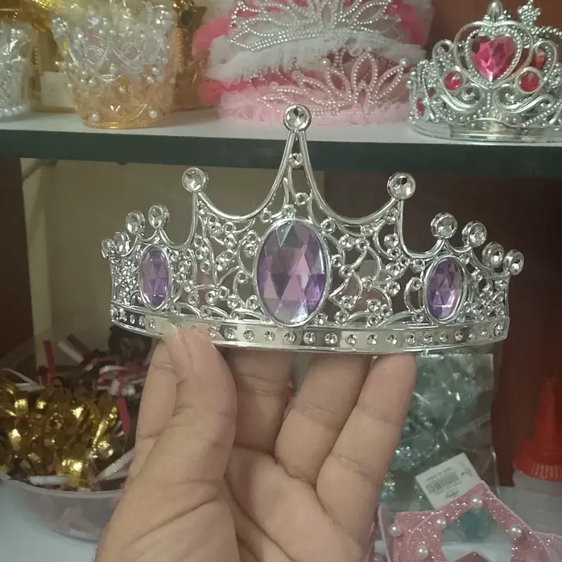 Corona plata y morada