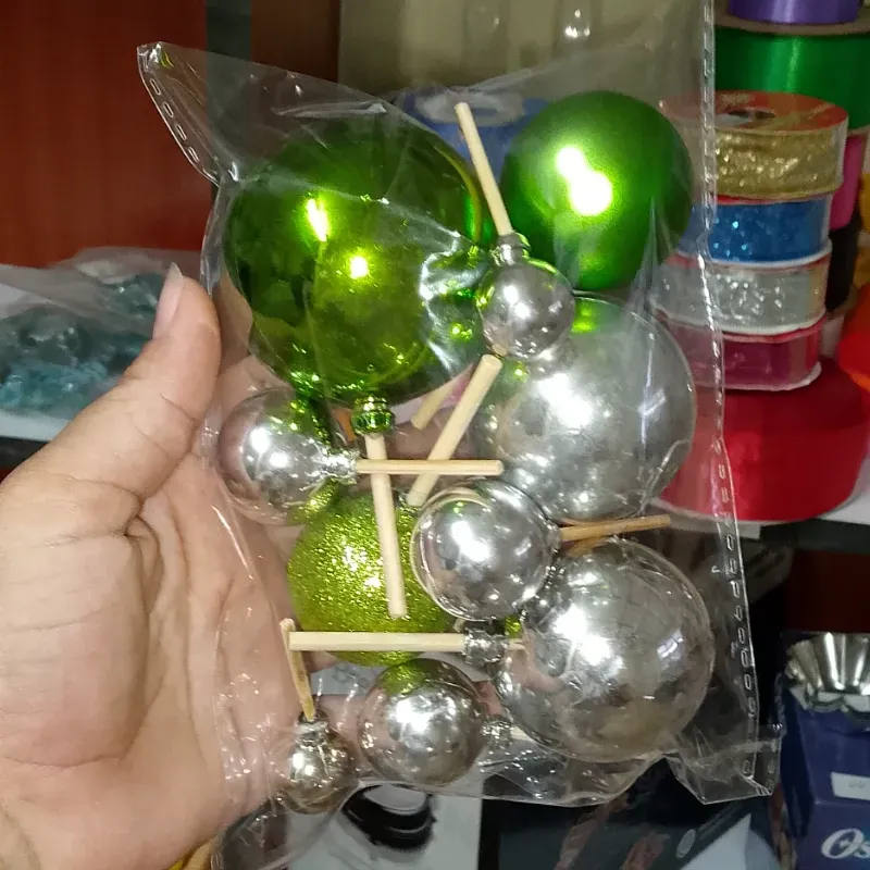 Esferas plásticas | verde+plata