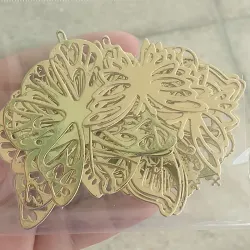 Estuche mariposa metalizada dorado 27x