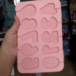 Molde número con brocheta rosas a relieve 