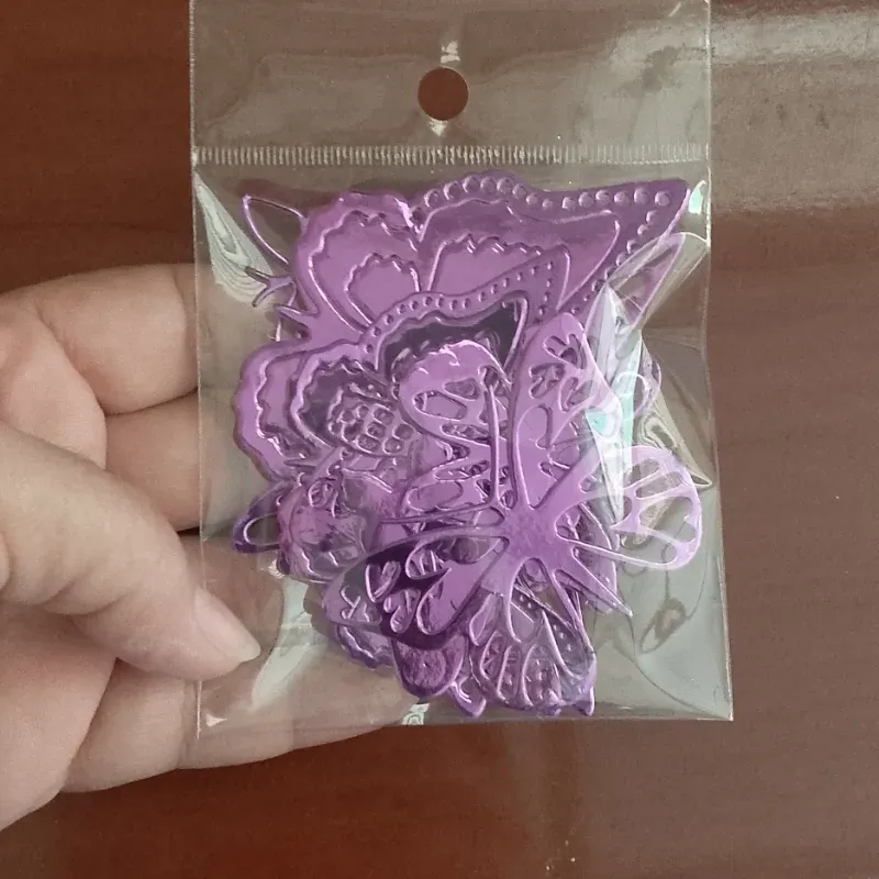 Se mariposas moradas de cartulina 