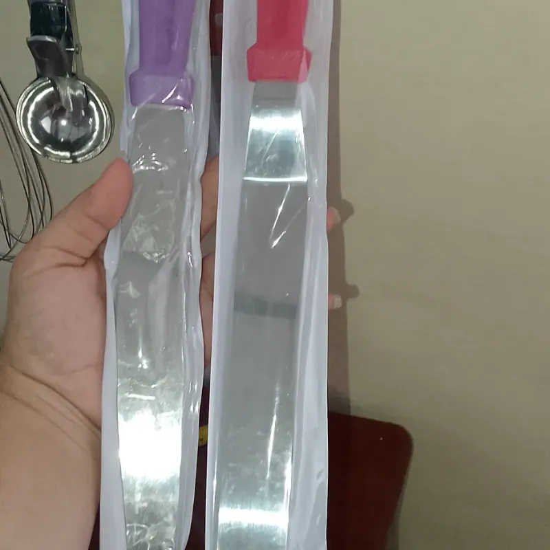 Espátula metálica recta cabo plástico 