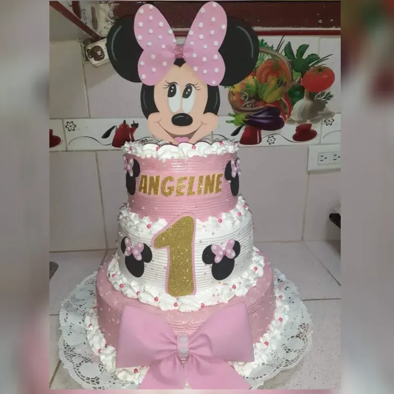 CAKE TEMÁTICO DE MINNIE DE 3 PISOS