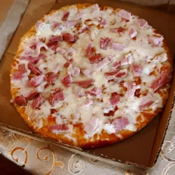 Pizza  +Queso gouda y pierna ahumada 