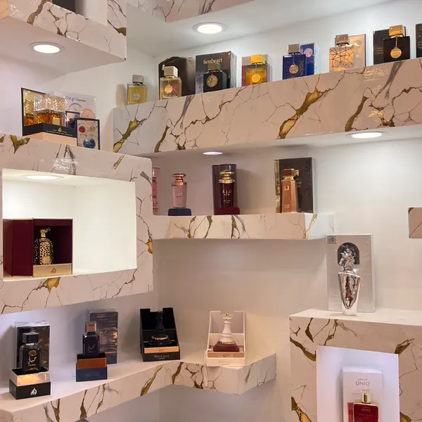 Perfumería árabe🤍
✨Estamos abiertos de 9am a 5pm✨Puede visitarnos 
Dirección:Calle 65A entre 14 y 16 #1421 Altos Vista Alegre Cotorro 
Contamos con servicio de mensajería🚵‍♀️.
 💛☺️