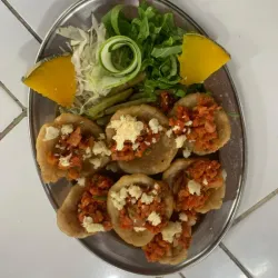 Tostones Rellenos con jamonada y salchicha 